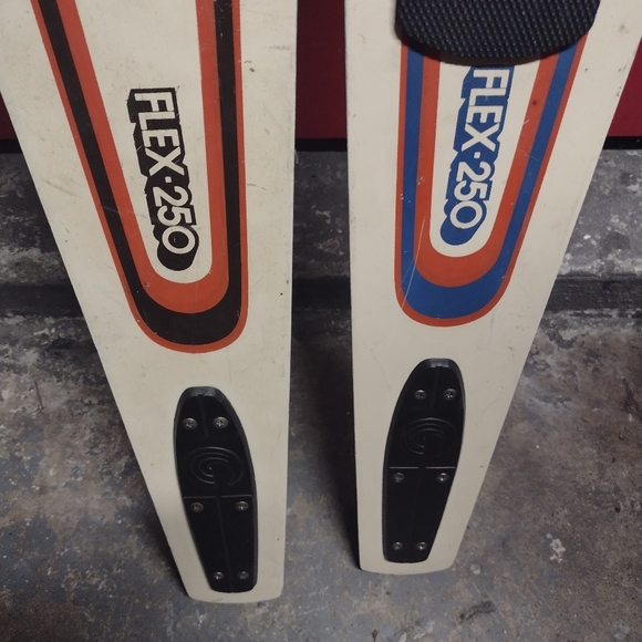 Conley water skis 250 - Picture 3 of 10